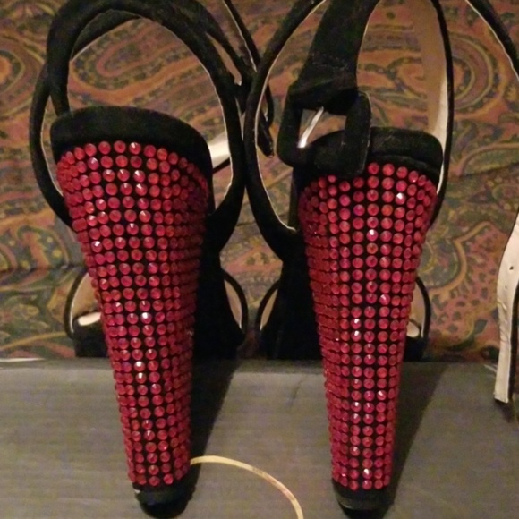 Red rhinestone heel black pumps - Picture 2 of 3